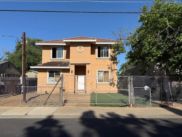 Sacramento, California 95820, United States, 5 Bedrooms Bedrooms, ,5 BathroomsBathrooms,Residential,Active,144171