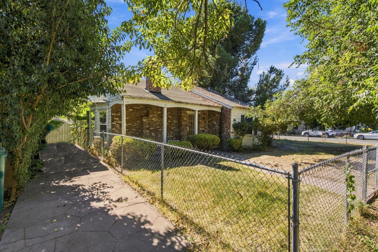 208 E Adams Street