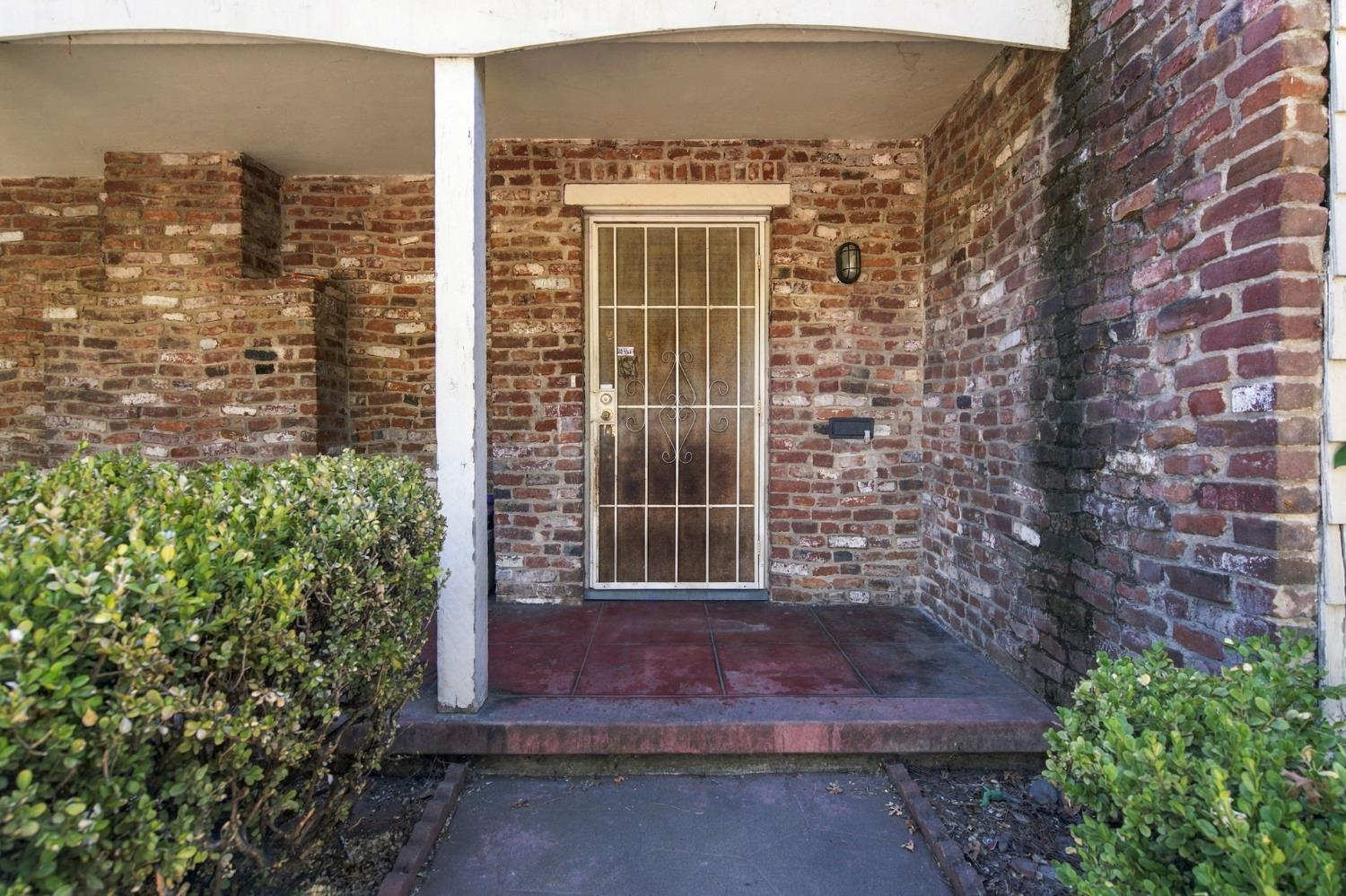 208 E Adams Street