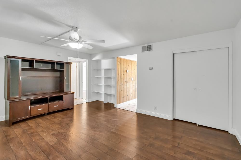 8208 Center Parkway 13
