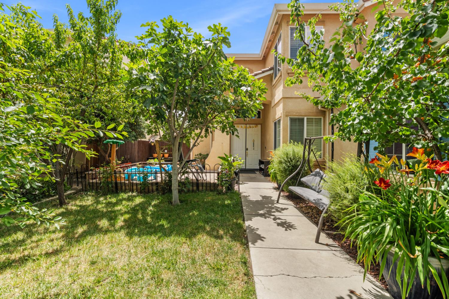 2542 tennis ln