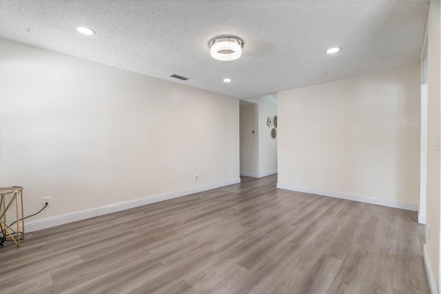 Sacramento, California 95828, United States, 3 Bedrooms Bedrooms, ,2 BathroomsBathrooms,Residential,Active,152038