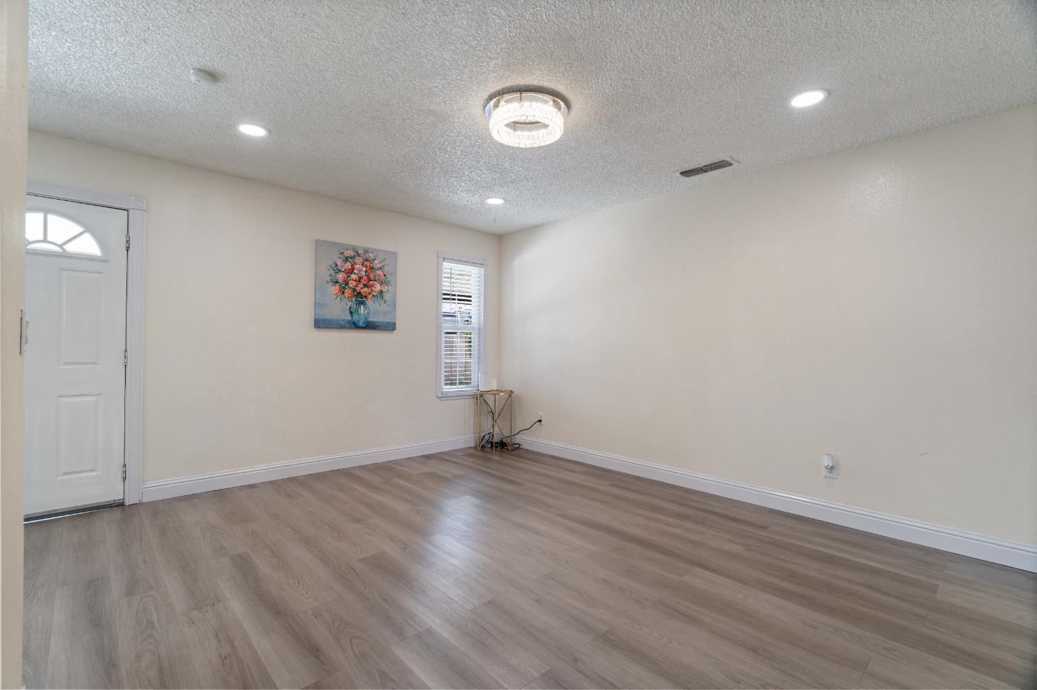 Sacramento, California 95828, United States, 3 Bedrooms Bedrooms, ,2 BathroomsBathrooms,Residential,Active,152038