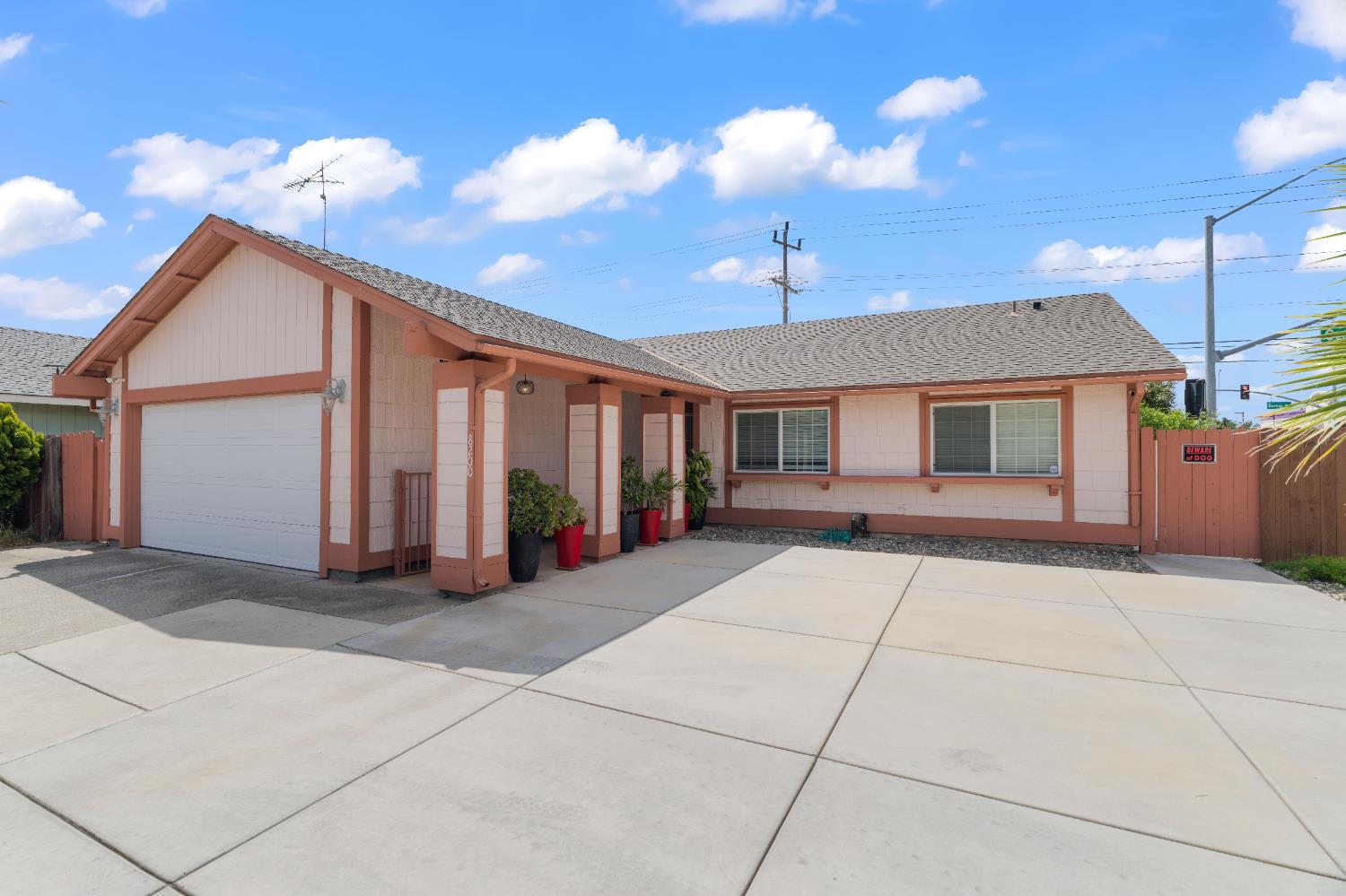 Sacramento, California 95828, United States, 3 Bedrooms Bedrooms, ,2 BathroomsBathrooms,Residential,Active,152038