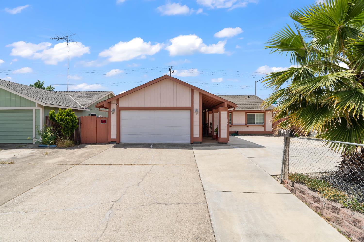 Sacramento, California 95828, United States, 3 Bedrooms Bedrooms, ,2 BathroomsBathrooms,Residential,Active,152038