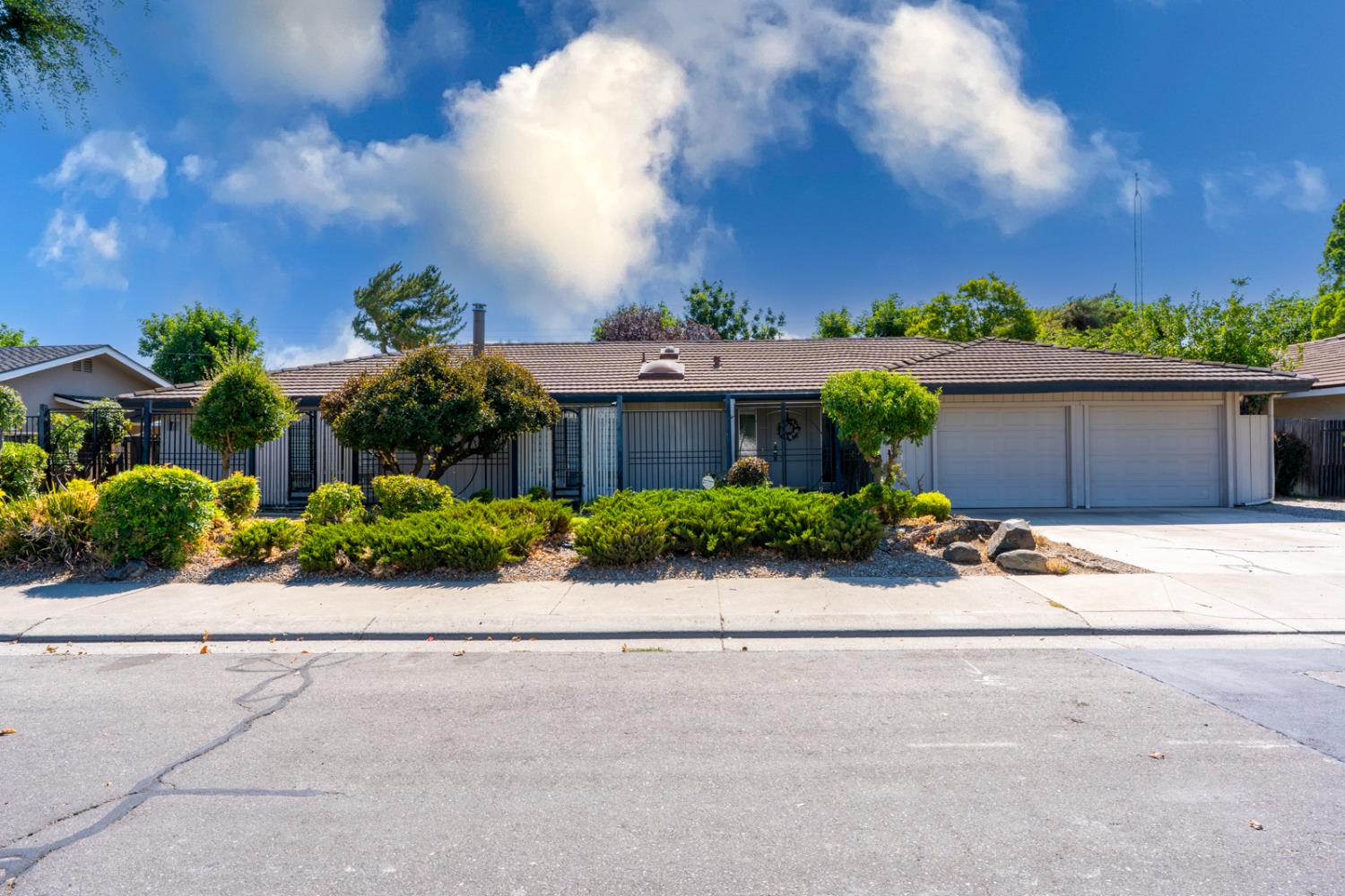 1838 Hillview Drive