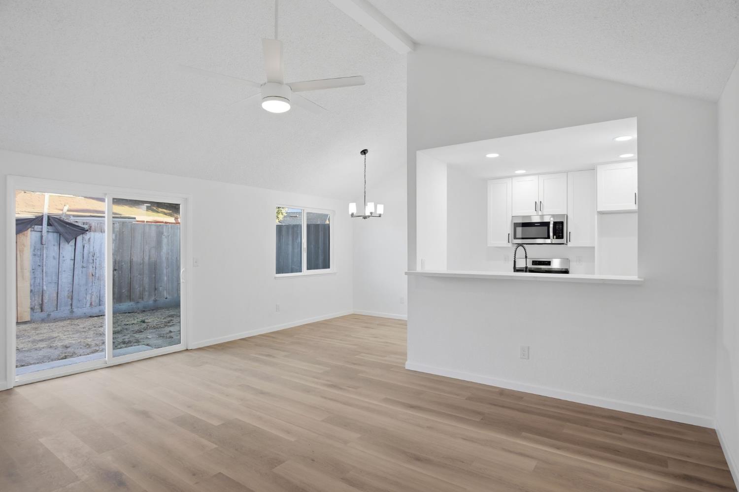 2044 Peggy Lane