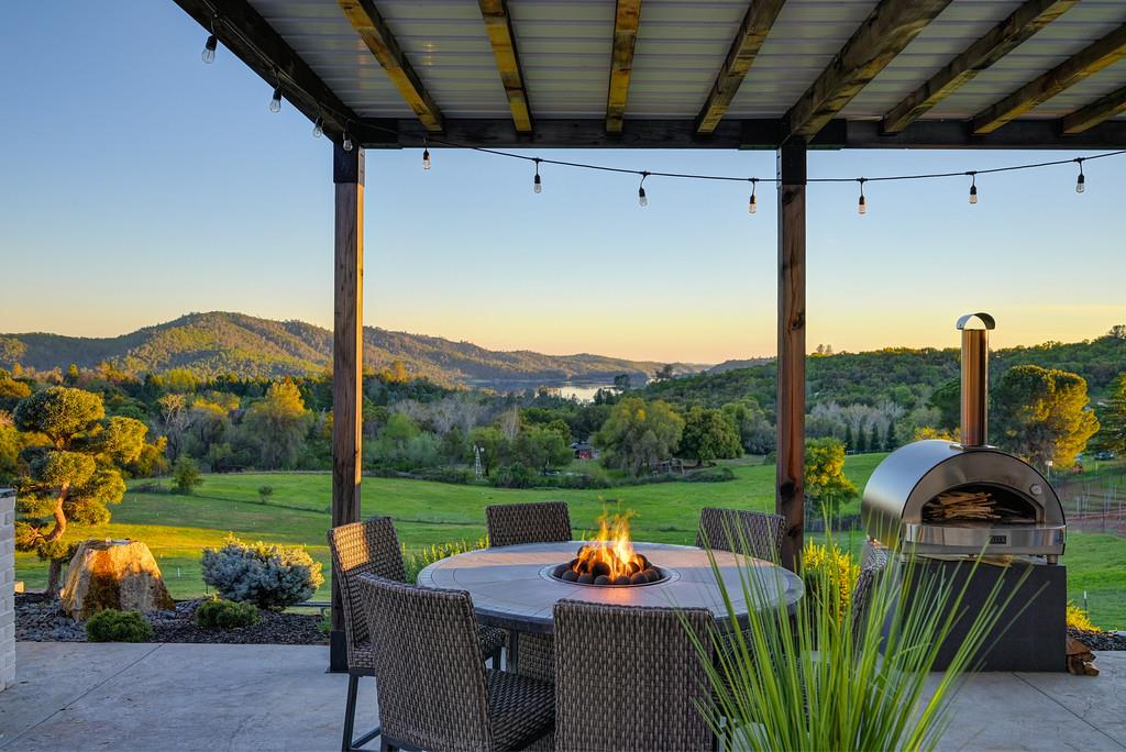 3185 Rattlesnake Road