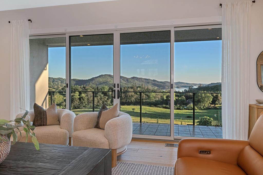 3185 Rattlesnake Road