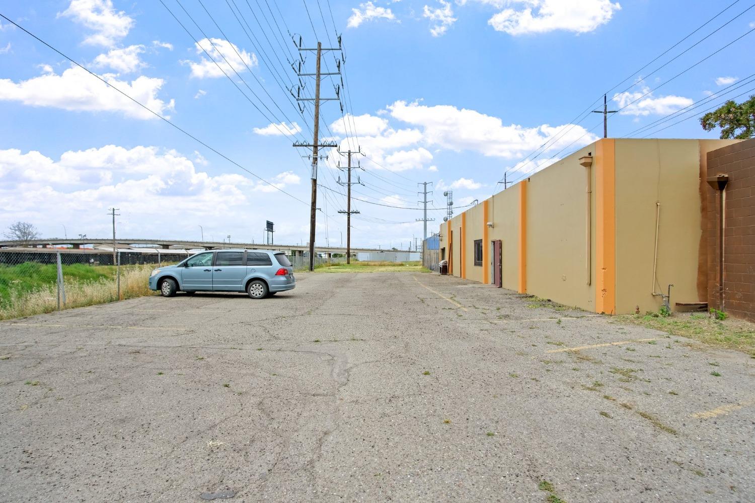 609 S San Joaquin Street