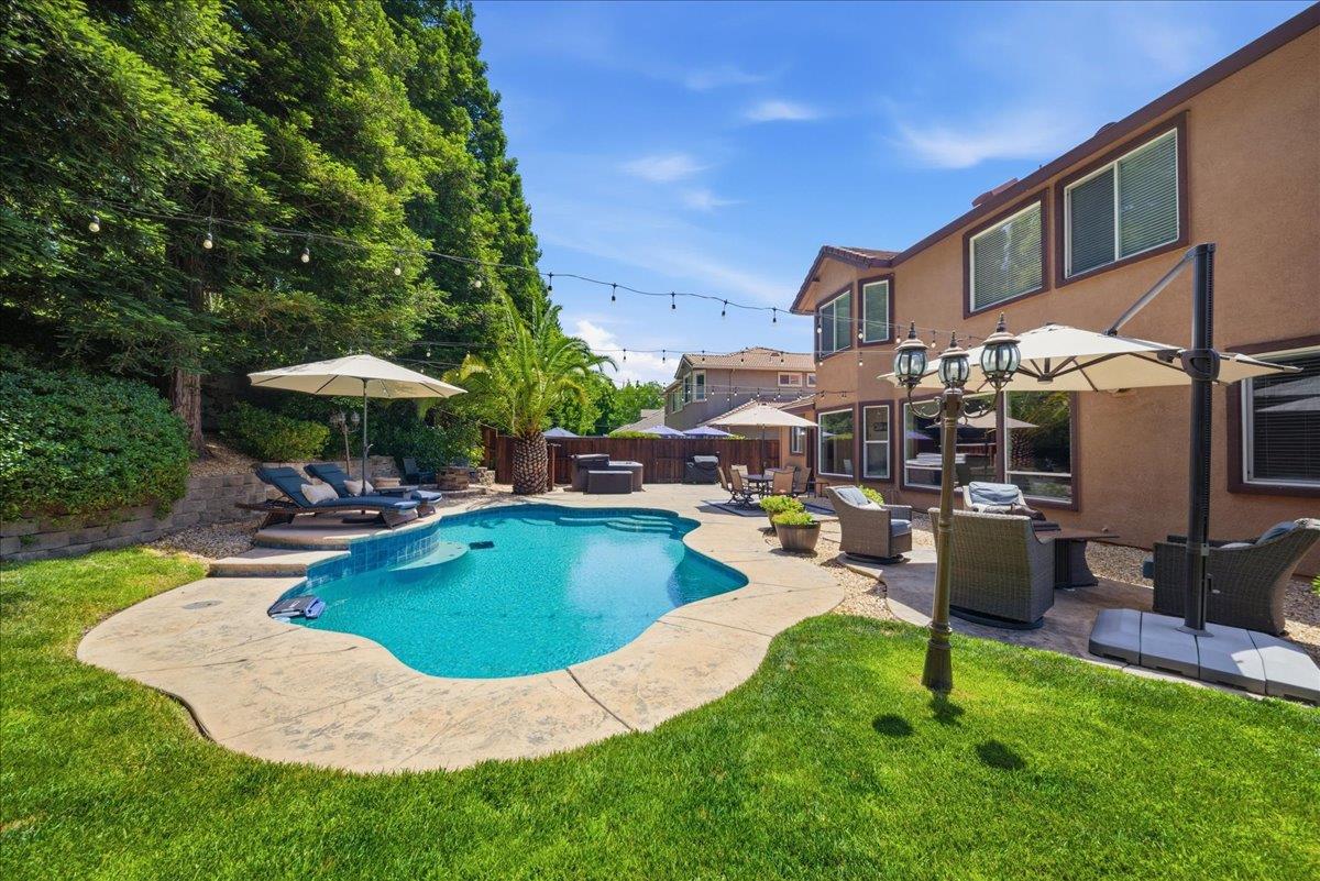 201 Crenshaw Court