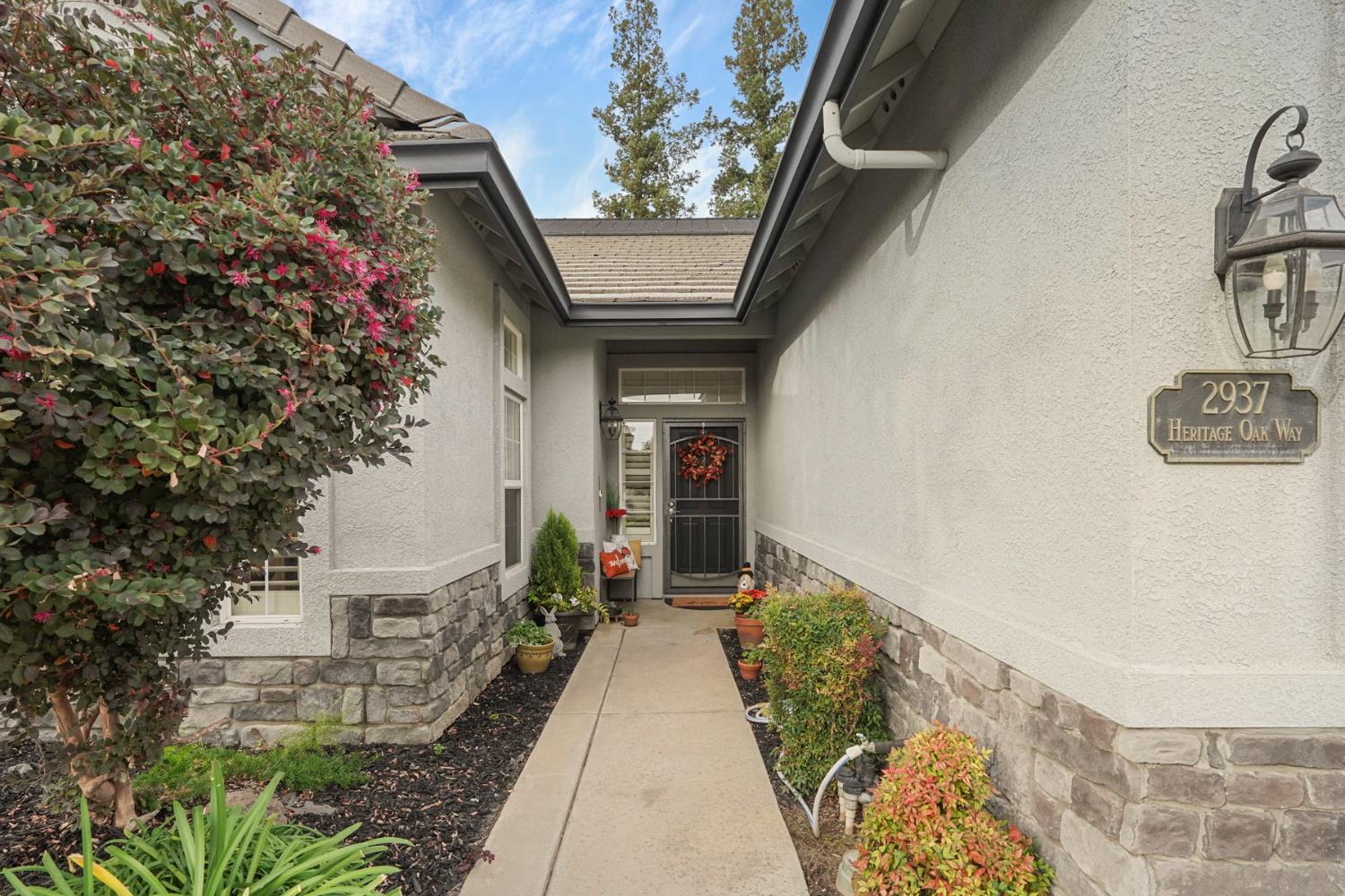 2937 Heritage Oak Way