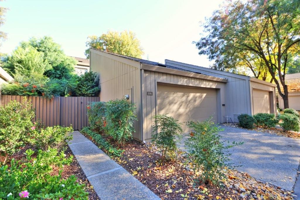 104 Dunbarton Circle