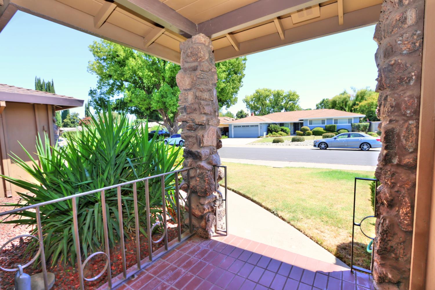 945 Trestle Glen Way