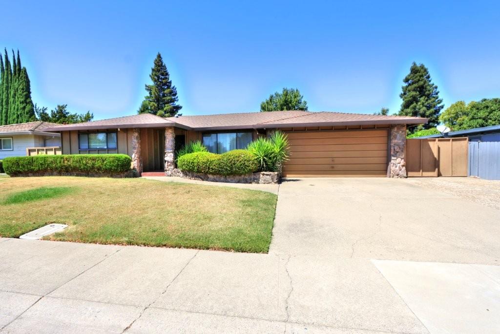 945 Trestle Glen Way