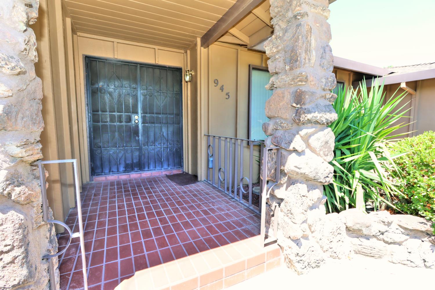 945 Trestle Glen Way