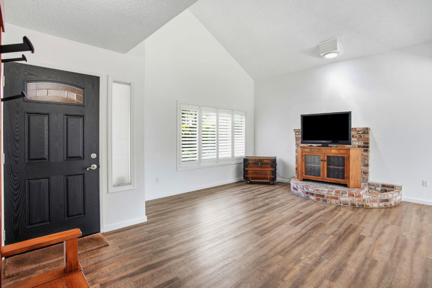 8932 Shady Vista Court