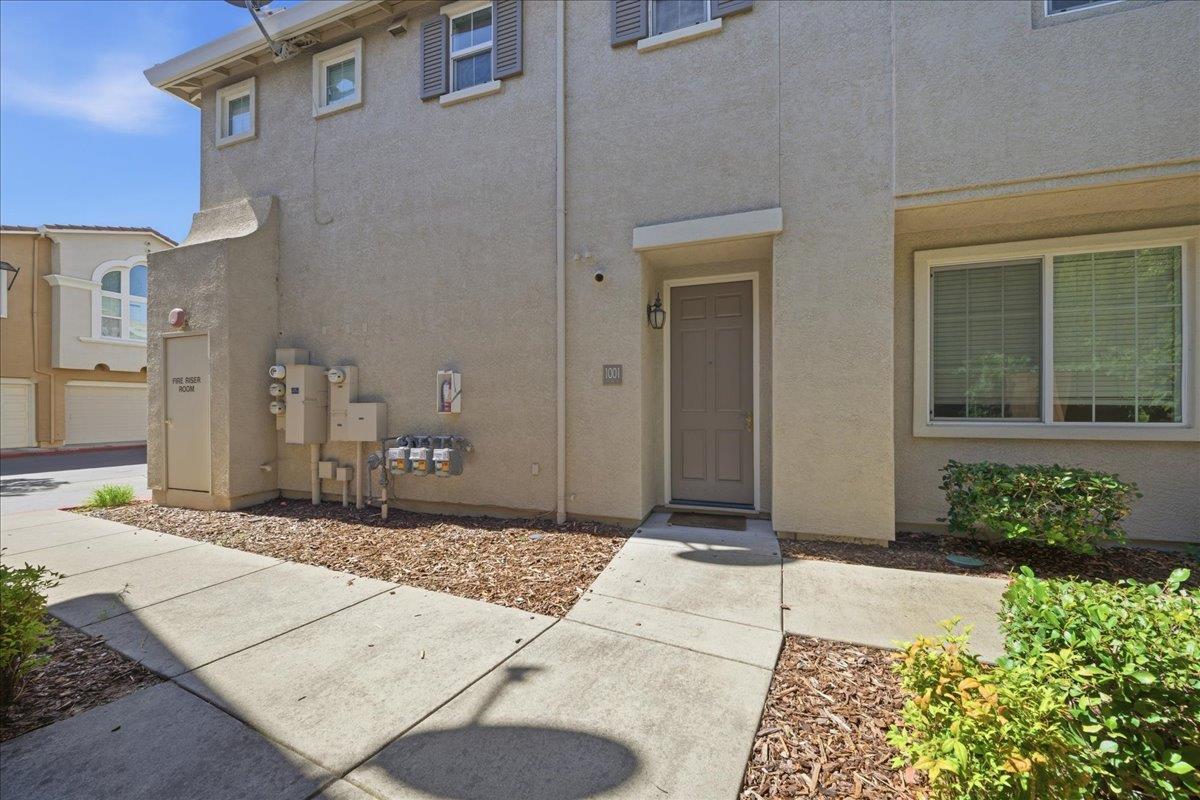 1001 Ferry Circle