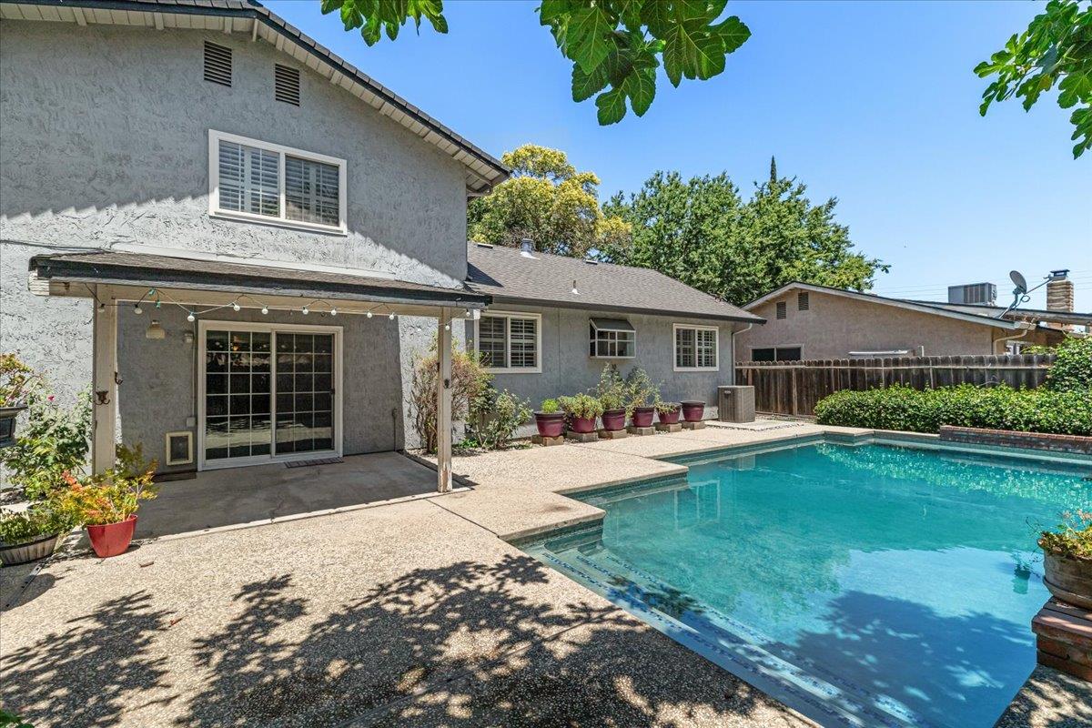 Modesto, California 95355, United States, 4 Bedrooms Bedrooms, ,3 BathroomsBathrooms,Residential,Active,164811