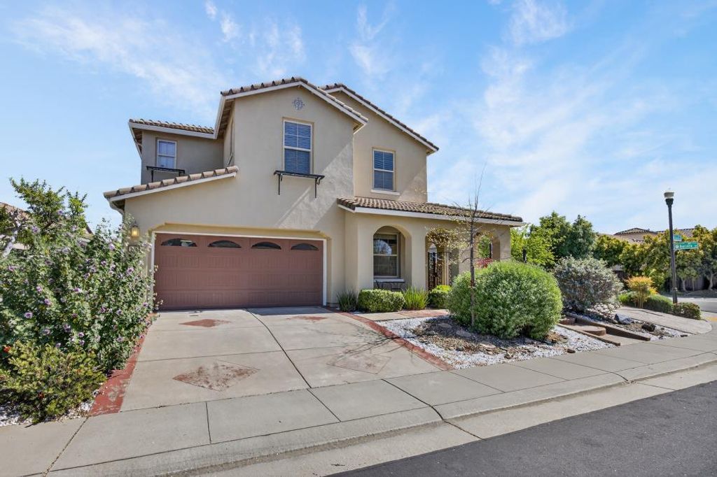 Photo of 9765 Caneria Way, Elk Grove, CA 95757 (MLS # 226032159)