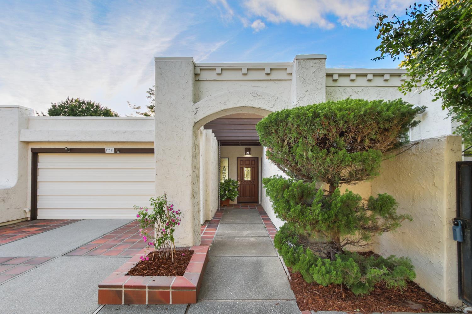 731 Lake Terrace Circle