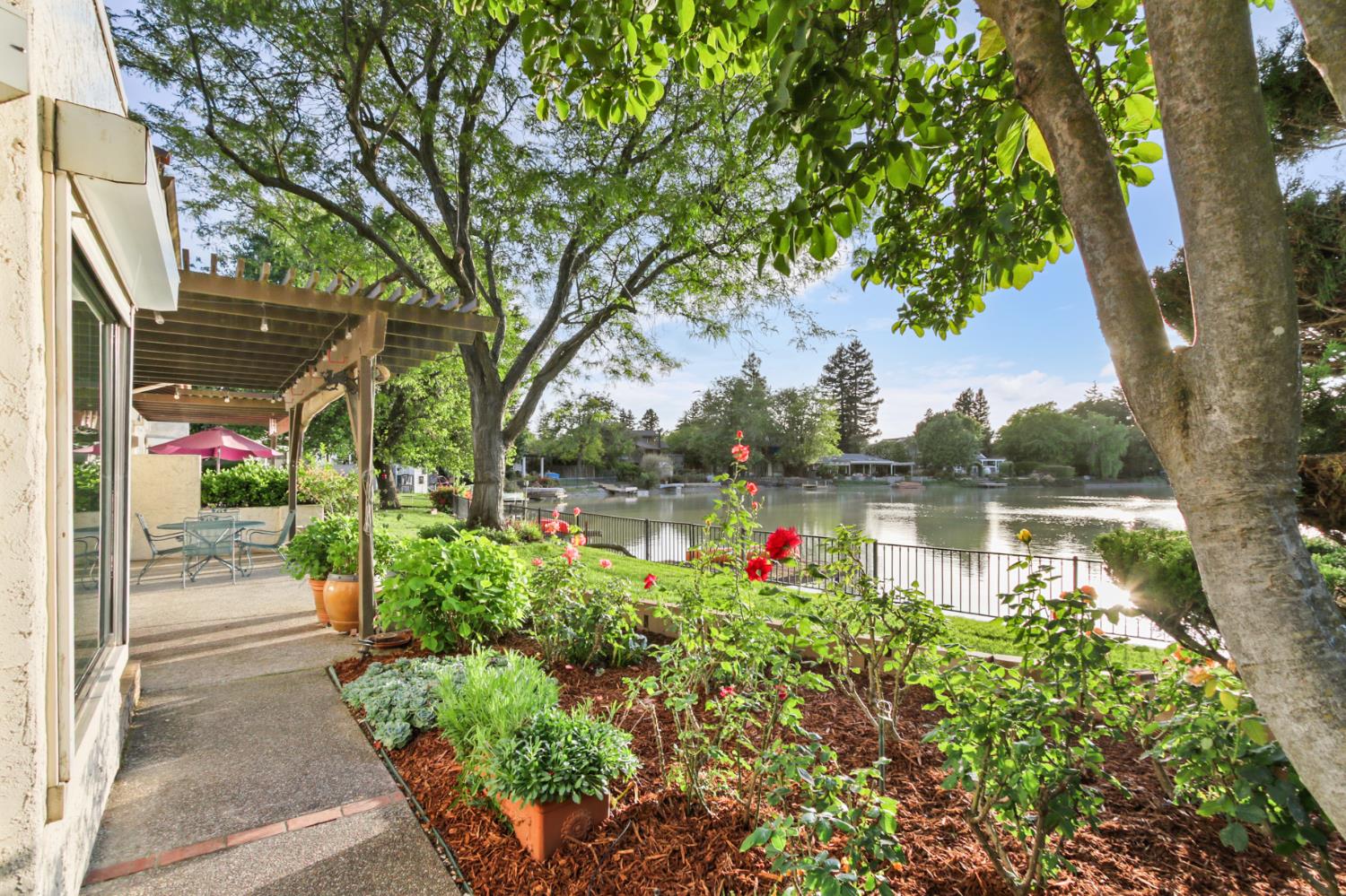 731 Lake Terrace Circle