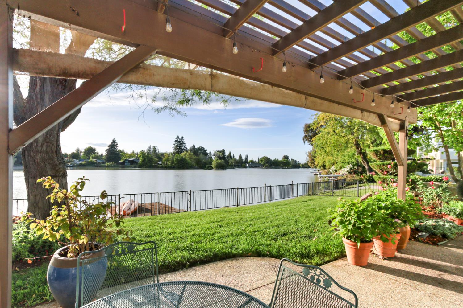 731 Lake Terrace Circle