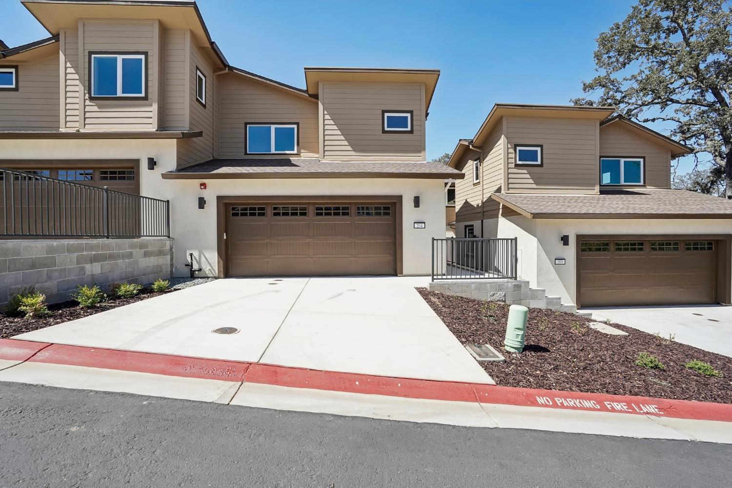 204 Lago Drive