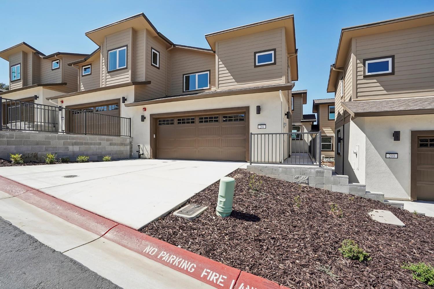 204 Lago Drive