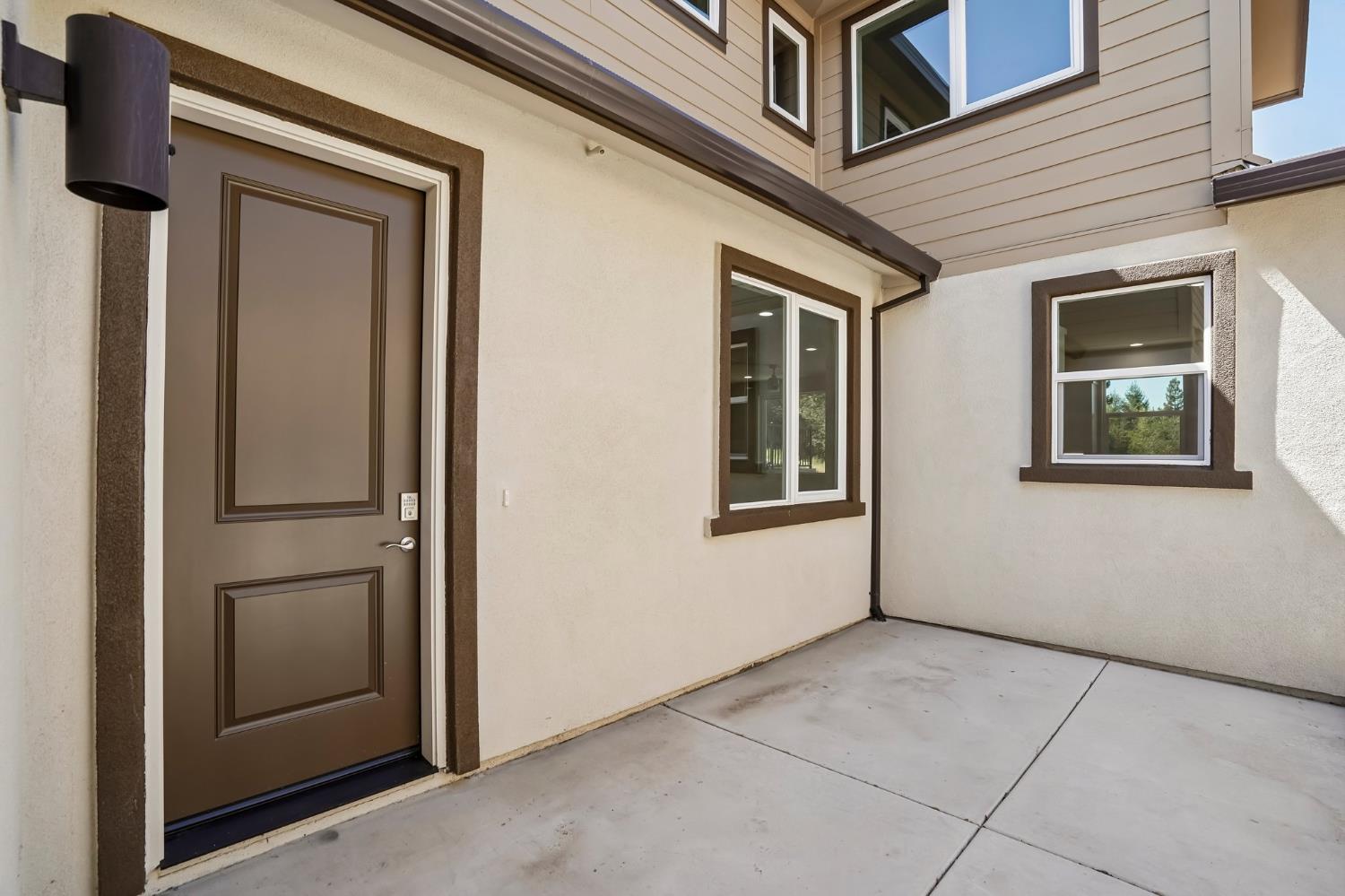 204 Lago Drive