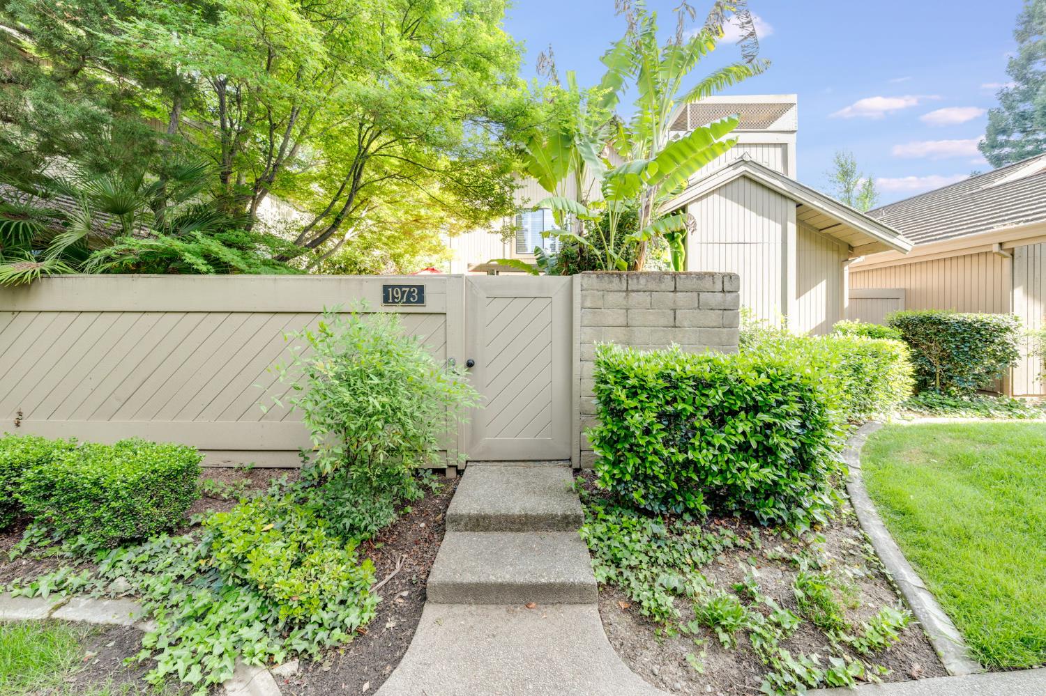 1973 Discovery Village Lane