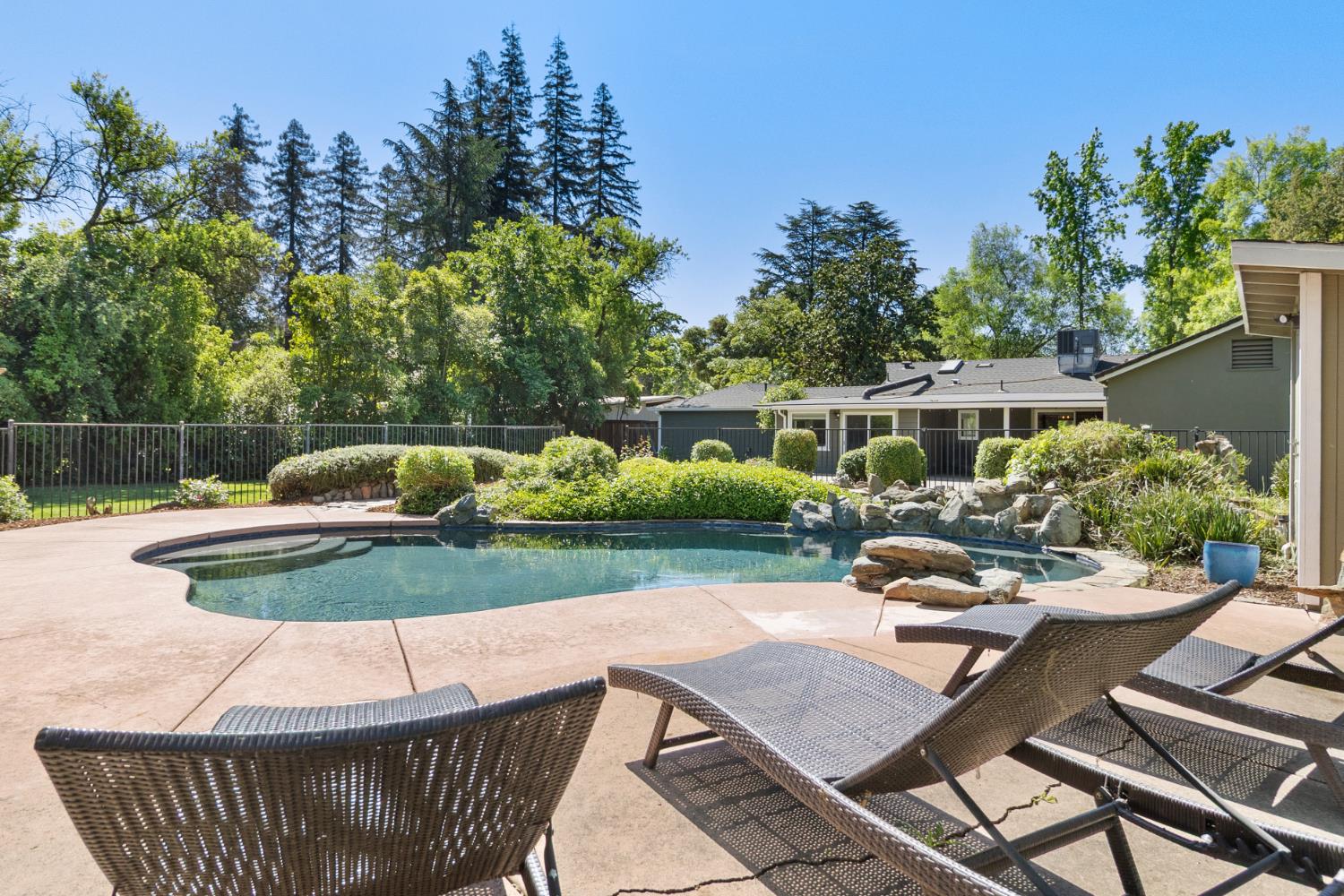 3410 W Country Club Lane