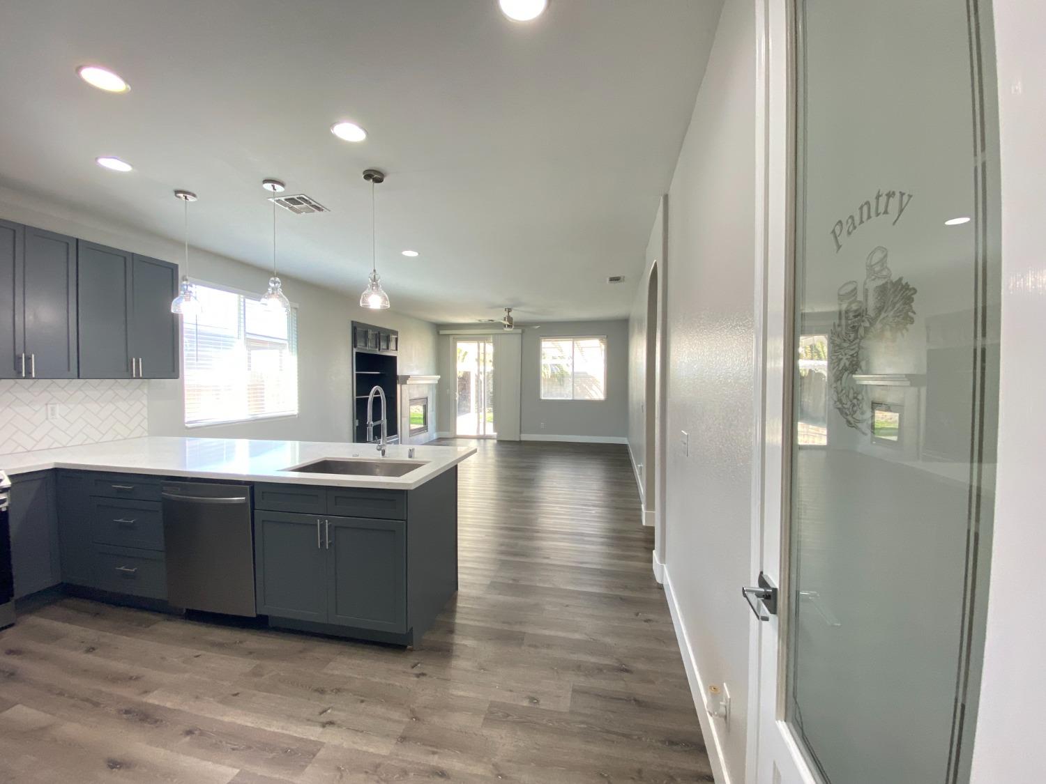 Sacramento, California 95835, United States, 3 Bedrooms Bedrooms, ,2 BathroomsBathrooms,Residential,Pending,87384