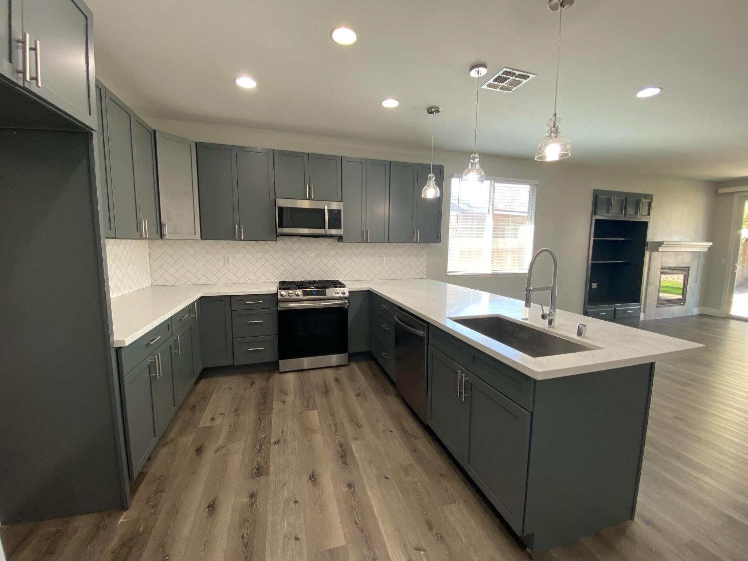 Sacramento, California 95835, United States, 3 Bedrooms Bedrooms, ,2 BathroomsBathrooms,Residential,Pending,87384