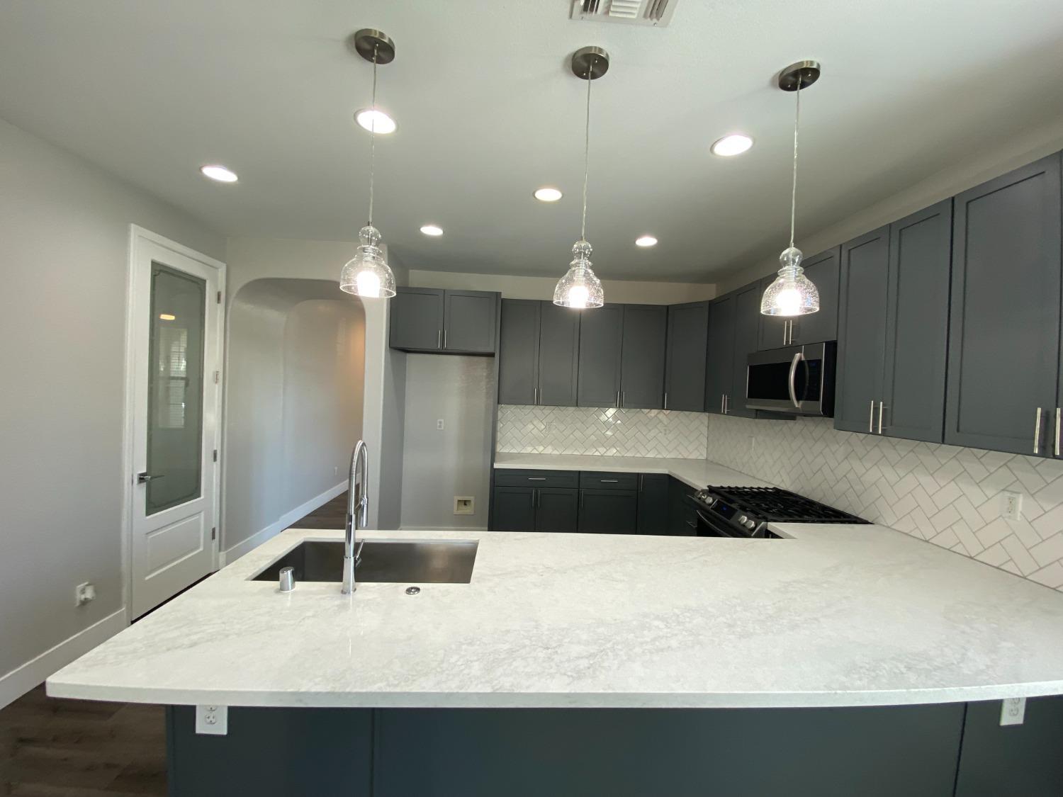 Sacramento, California 95835, United States, 3 Bedrooms Bedrooms, ,2 BathroomsBathrooms,Residential,Pending,87384