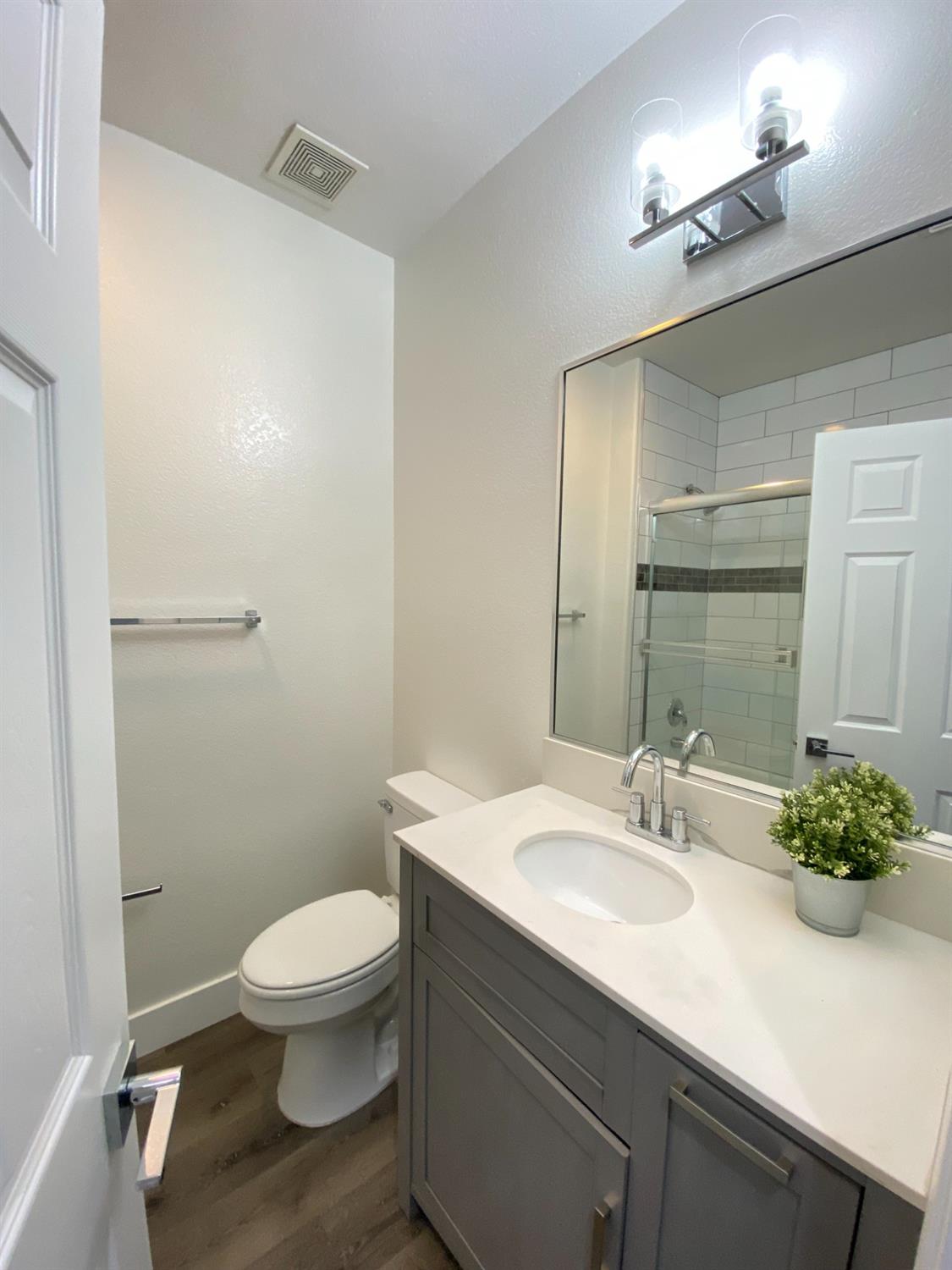 Sacramento, California 95835, United States, 3 Bedrooms Bedrooms, ,2 BathroomsBathrooms,Residential,Pending,87384