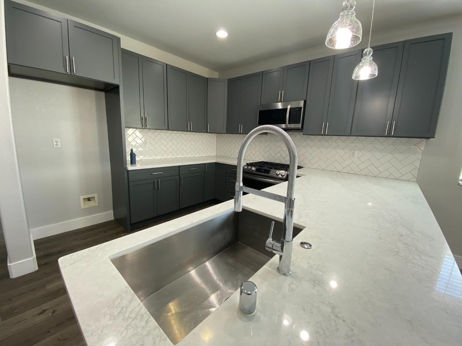 Sacramento, California 95835, United States, 3 Bedrooms Bedrooms, ,2 BathroomsBathrooms,Residential,Pending,87384