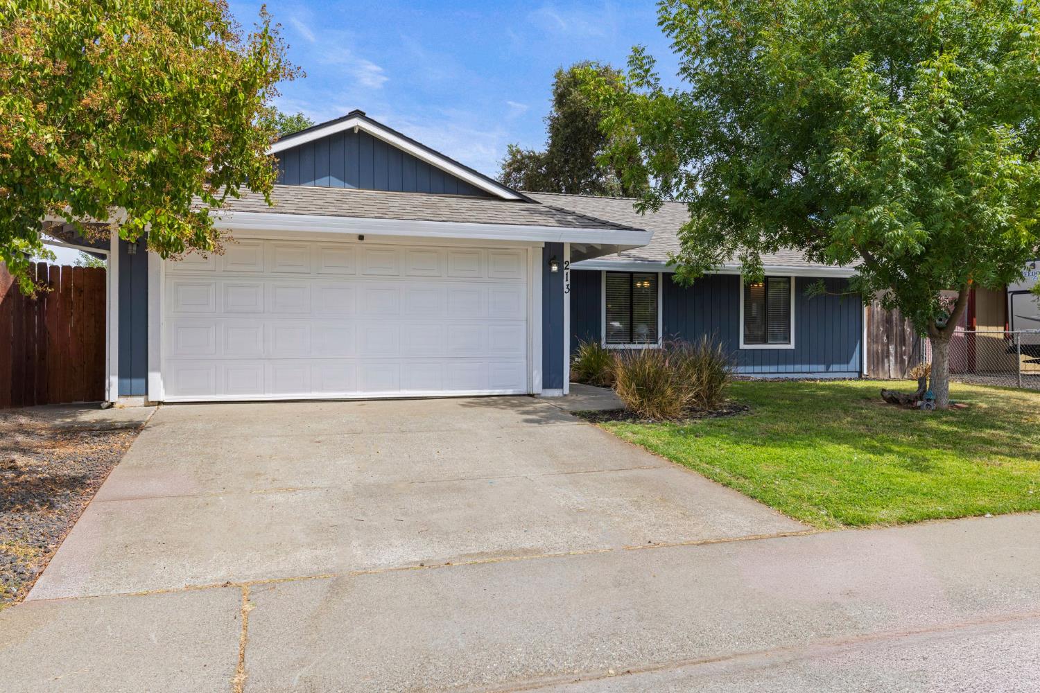213 Quadra Avenue