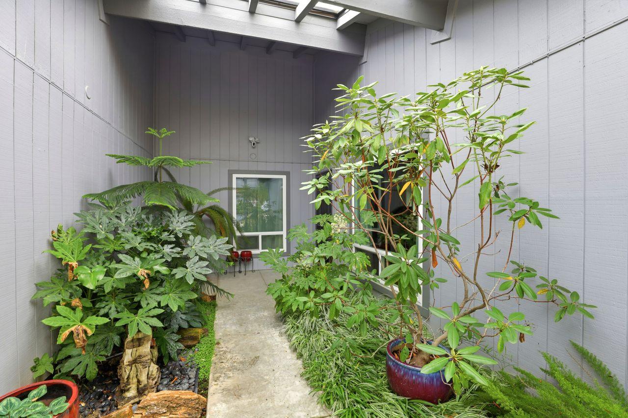 8961 Van Gogh Circle