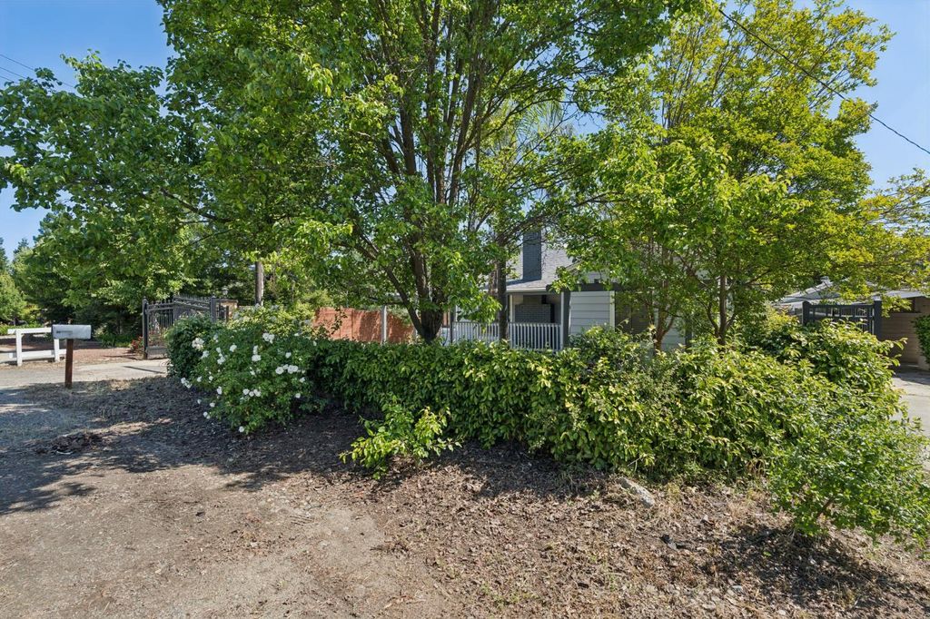 Photo of 2312 Garfield Avenue, Carmichael, CA 95608 (MLS # 226043844)