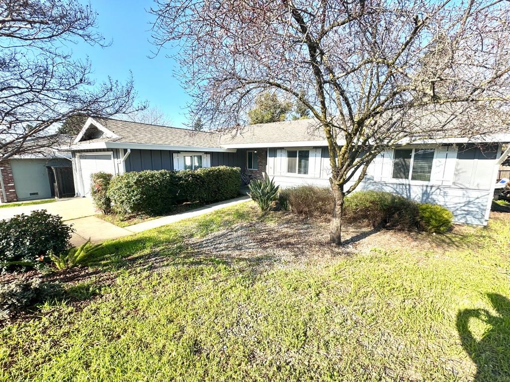 Photo of 6921 Pintado Court, Fair Oaks, CA 95628 (MLS # 226004270)