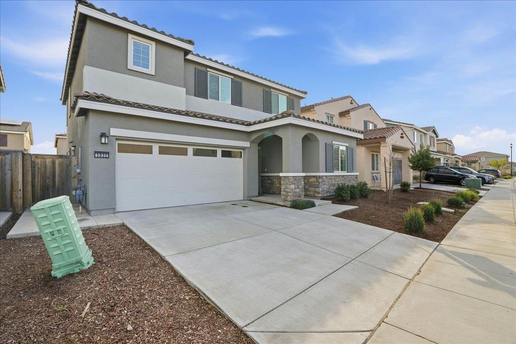 Photo of 5032 Cloud Burst Way, Roseville, CA 95747 (MLS # 226012219)