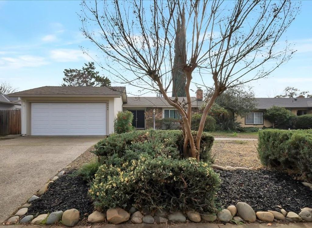 Photo of 8944 sutters gold Dr, Sacramento, CA 95826 (MLS # 226007241)