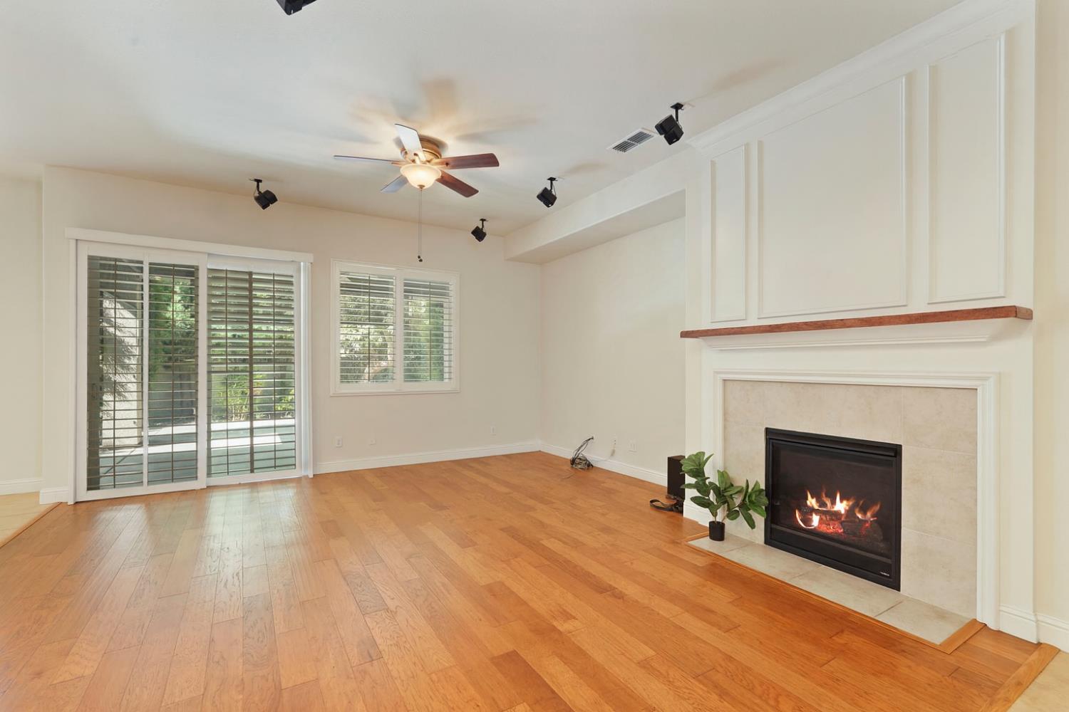 2159 Knollwood Court