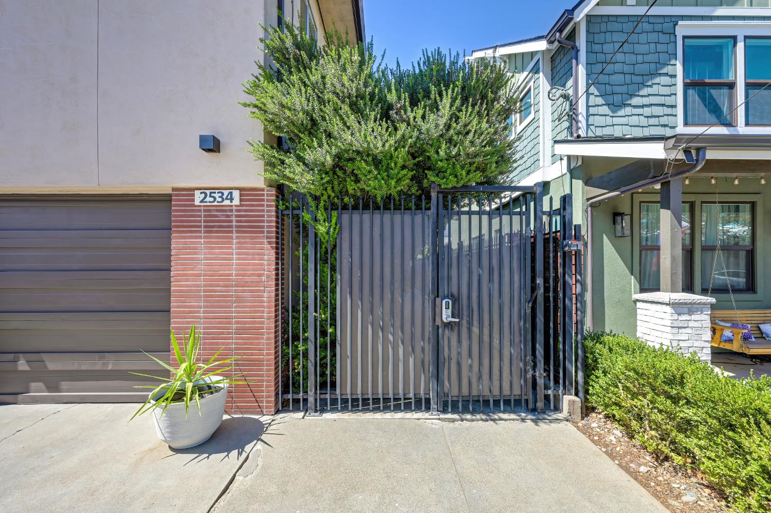 2534 San Fernando Way