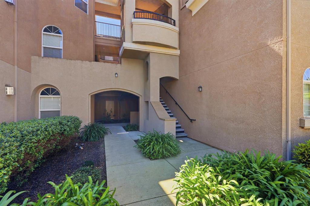 Photo of 900 Moon Circle #932, Folsom, CA 95630 (MLS # 226033993)