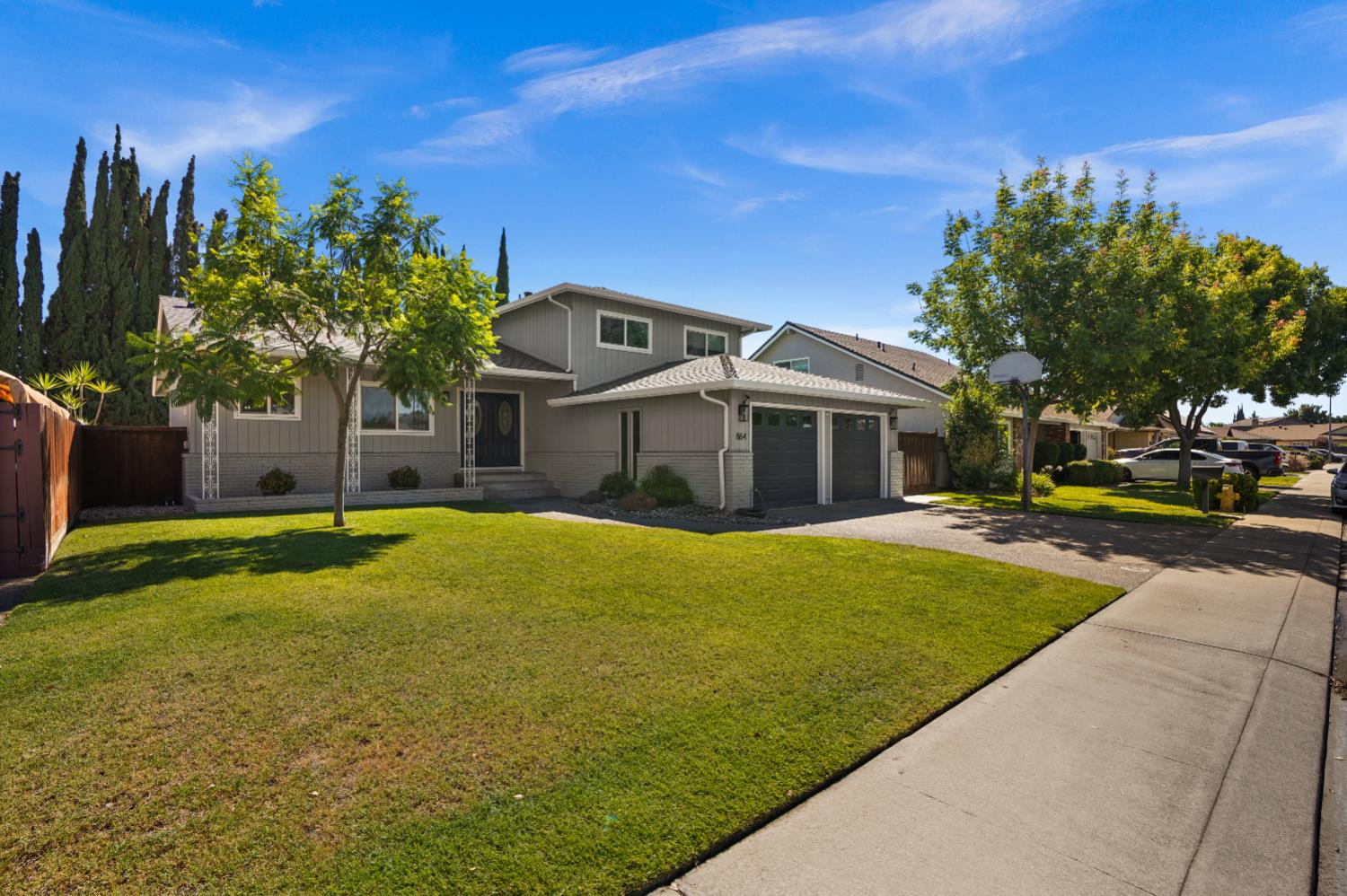 864 Siskiyou Lane