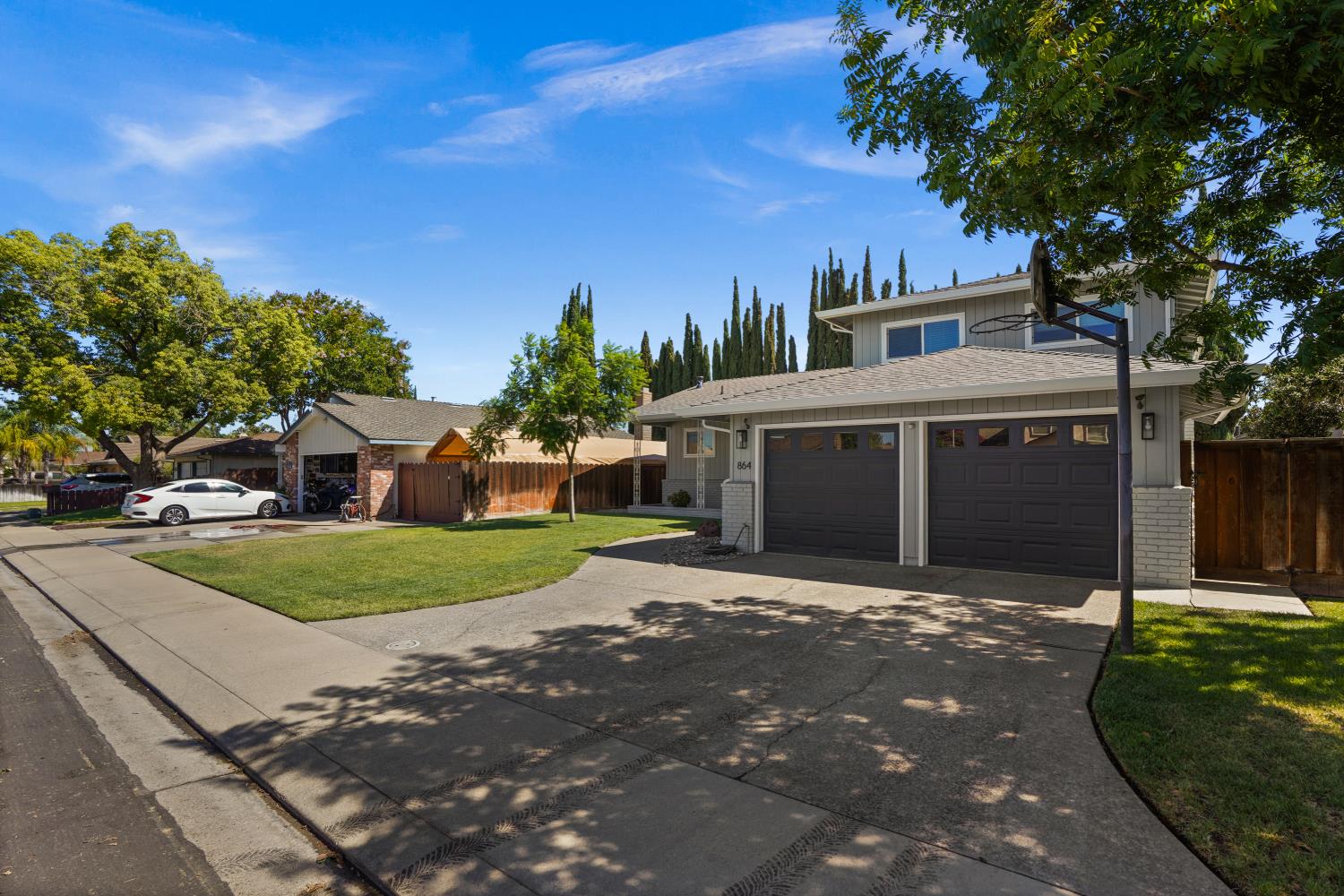 864 Siskiyou Lane