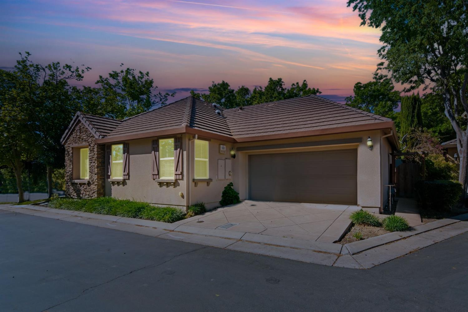 349 W Las Brisas Drive