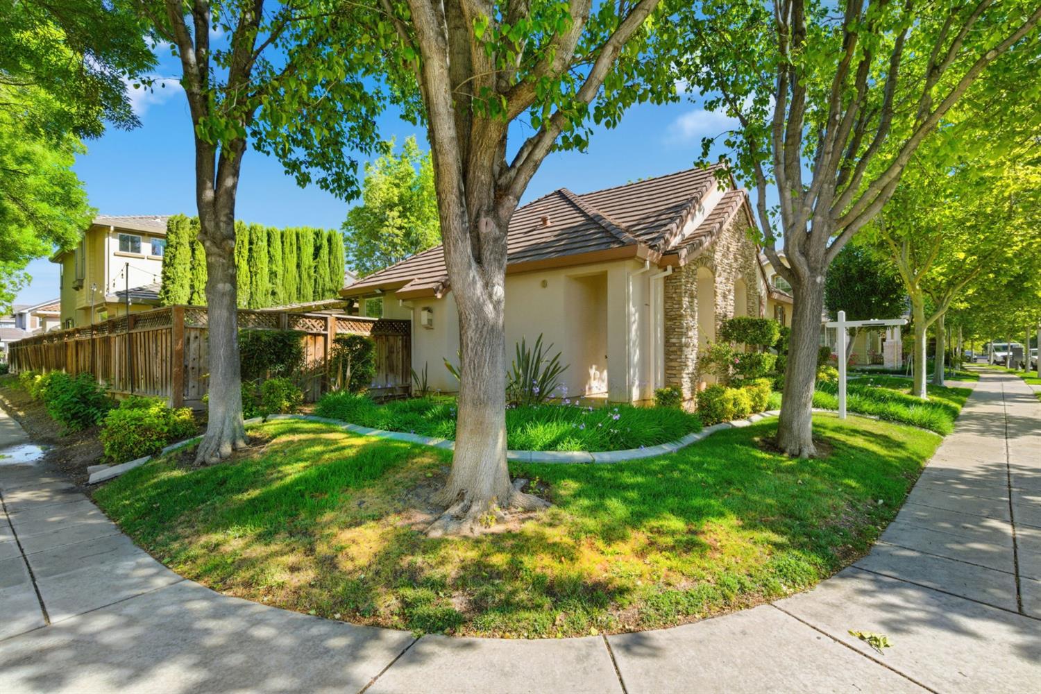 349 W Las Brisas Drive
